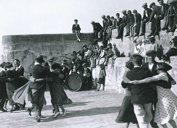 Dancers in black and white